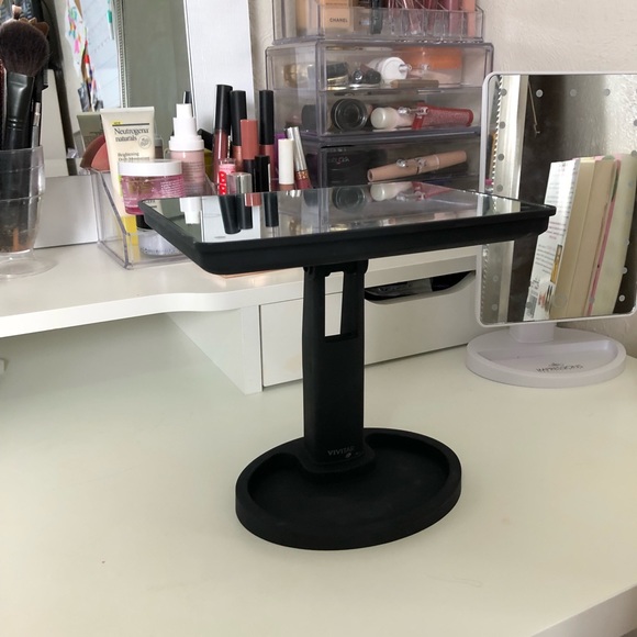 LIKE NEW LED Vanity mirror 360 rotation - Picture 5 of 8